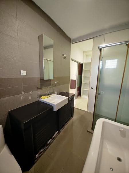 Rumah Teres 2-Tingkat untuk Dijual di Bukit Rahman Putra (Sungai Buloh) - Akhmad Fuad Parwalz Akhtar - Bathroom - PropertyGuru.com.my