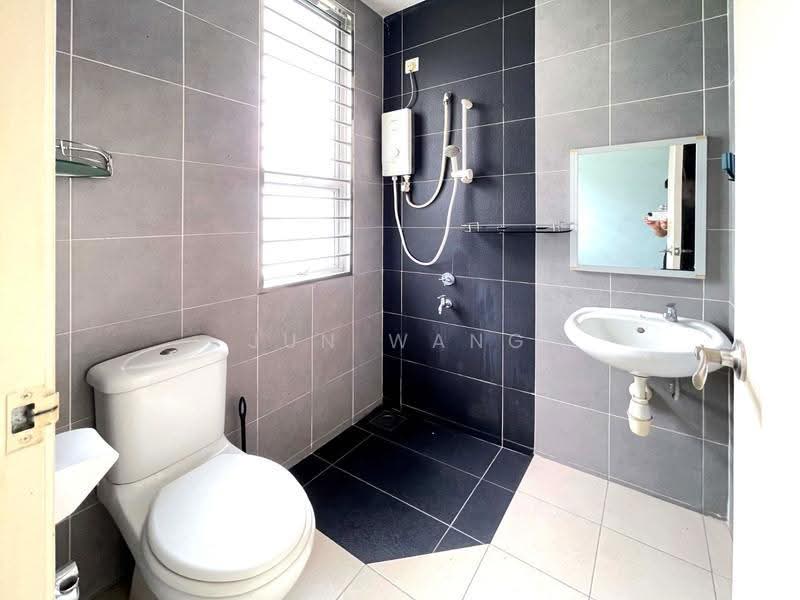 3-storey Terraced House for Sale in Bandar Seri Alam (Masai) - Jun Wang - Bathroom - PropertyGuru.com.my
