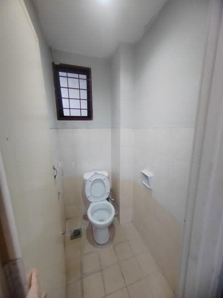 Shop for Sale in Wangsa Maju (Kuala Lumpur) - King Wha - Bathroom - PropertyGuru.com.my