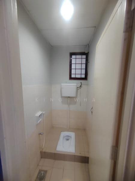 Shop for Sale in Wangsa Maju (Kuala Lumpur) - King Wha - Bathroom - PropertyGuru.com.my