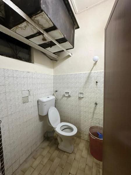 Rumah Flat untuk Disewa di Flat Taman Ungku Tun Aminah - April Chin - Bathroom - PropertyGuru.com.my