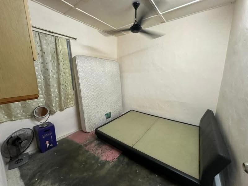 Rumah Flat untuk Disewa di Flat Taman Ungku Tun Aminah - April Chin - Bedroom - PropertyGuru.com.my