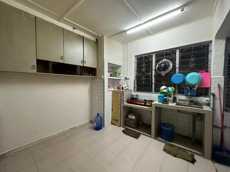 Rumah Flat untuk Disewa di Flat Taman Ungku Tun Aminah - April Chin - Kitchen - PropertyGuru.com.my