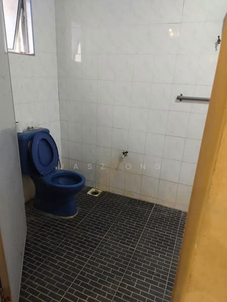 Kedai untuk Disewa di Bandar Baru Permas Jaya (Permas Jaya) - Jasz Ong - Bathroom - PropertyGuru.com.my