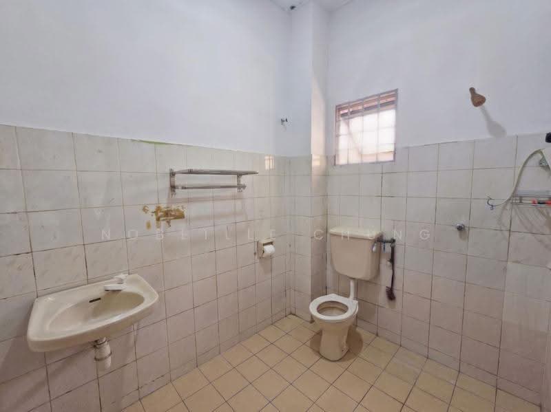 Rumah Teres 2-Tingkat untuk Dijual di Usj 13 (Subang Jaya) - Nobeille Chung - Bathroom - PropertyGuru.com.my