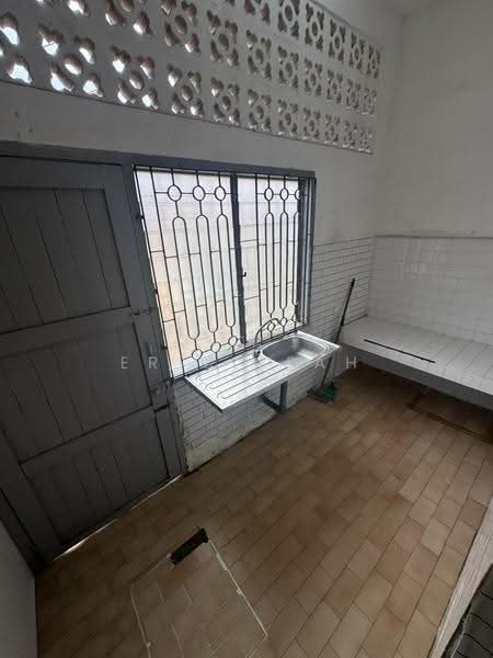 Rumah Teres 1-Tingkat untuk Disewa di Johor Bahru (Johor) - Eric Seah - Kitchen - PropertyGuru.com.my
