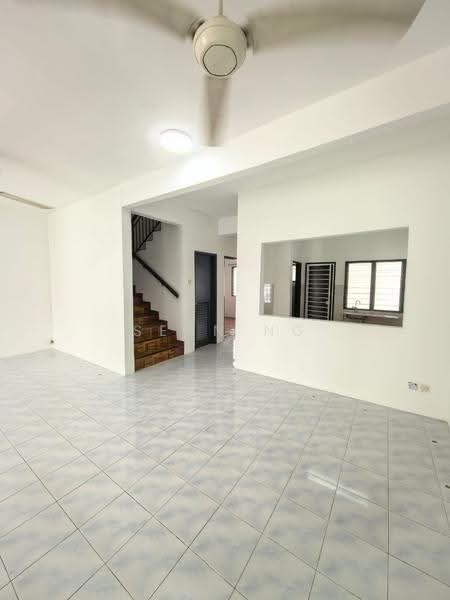 2-storey Terraced House for Sale in Bandar Putra Permai (Seri Kembangan) - Sean Ng - Living Room - PropertyGuru.com.my