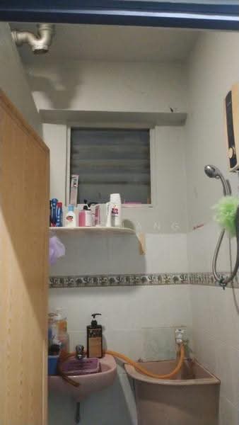 Pangsapuri untuk Dijual di Desa Rahmat (Graceland Villa) - Ms Chang - Bathroom - PropertyGuru.com.my