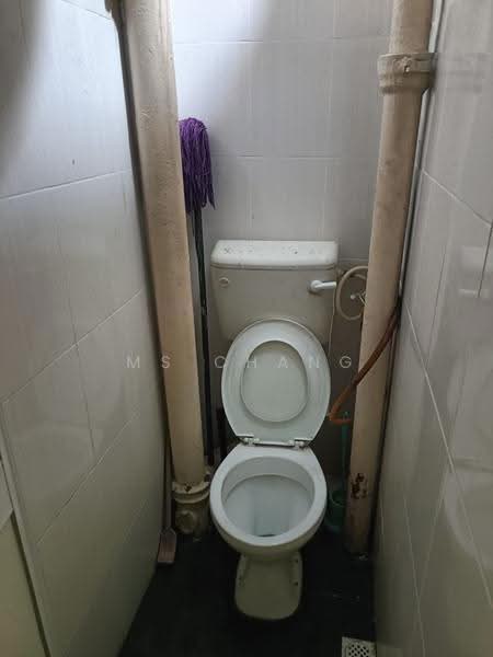Pangsapuri untuk Dijual di Desa Rahmat (Graceland Villa) - Ms Chang - Bathroom - PropertyGuru.com.my
