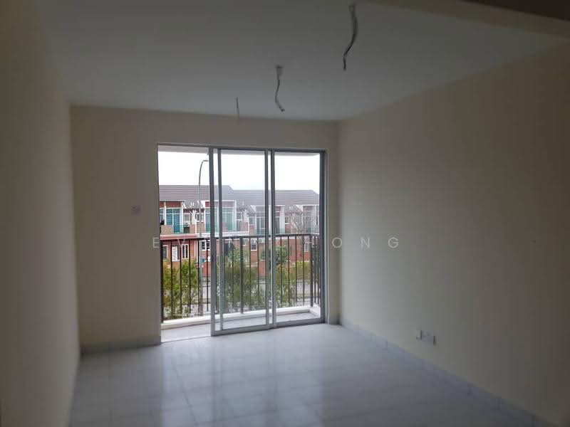 Pangsapuri untuk Dijual di Goodview Heights - Even Chong - Living Room - PropertyGuru.com.my