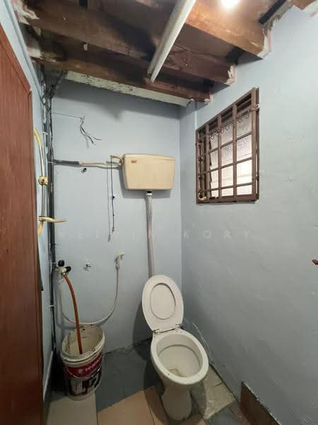 Rumah Teres 1-Tingkat untuk Dijual di Taman Kota Jaya (Kota Tinggi) - Kelvin Koay - Bathroom - PropertyGuru.com.my