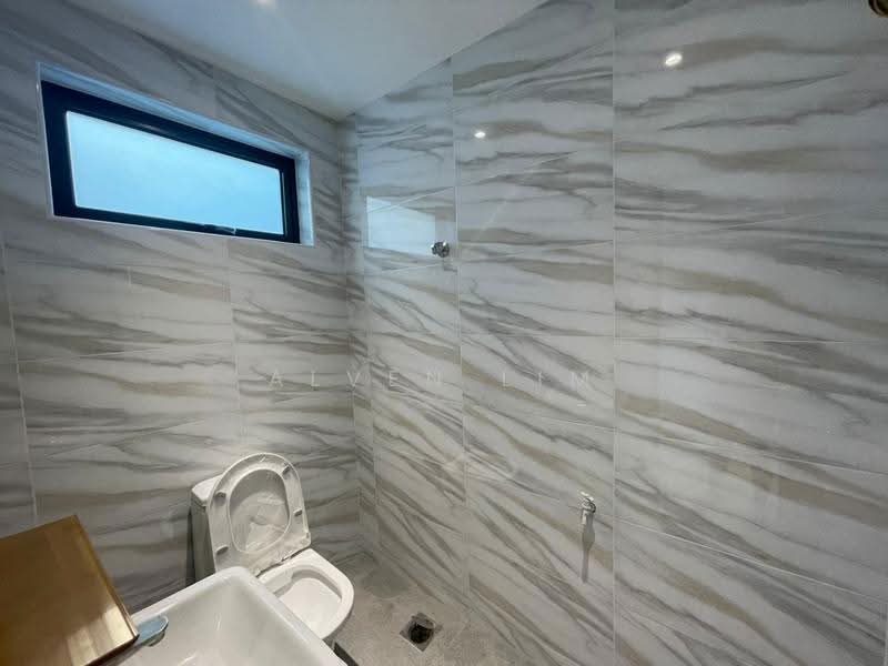 Rumah Teres 2-Tingkat untuk Dijual di Taman Sri Bintang (Kepong) - Alven Lim - Bathroom - PropertyGuru.com.my