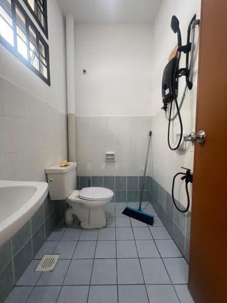 Terraced House for Rent in Taman Mutiara Rini (Skudai) - Jerry Ng - Bathroom - PropertyGuru.com.my