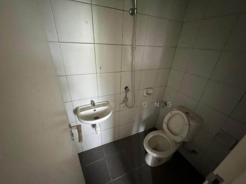 3-storey Terraced House for Sale in Tamansari (Rawang) - Junior Ong - Bathroom - PropertyGuru.com.my