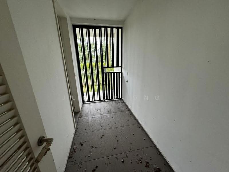 3-storey Terraced House for Sale in Tamansari (Rawang) - Junior Ong - Entrance - PropertyGuru.com.my