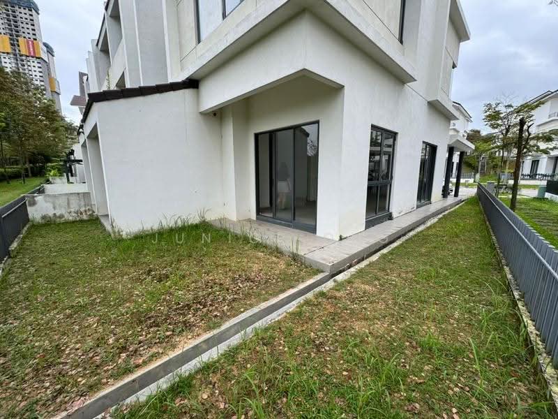 3-storey Terraced House for Sale in Tamansari (Rawang) - Junior Ong - Exterior - PropertyGuru.com.my