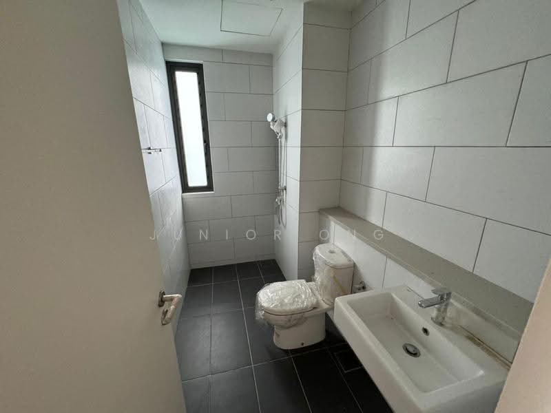 3-storey Terraced House for Sale in Tamansari (Rawang) - Junior Ong - Bathroom - PropertyGuru.com.my