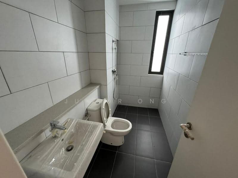 3-storey Terraced House for Sale in Tamansari (Rawang) - Junior Ong - Bathroom - PropertyGuru.com.my