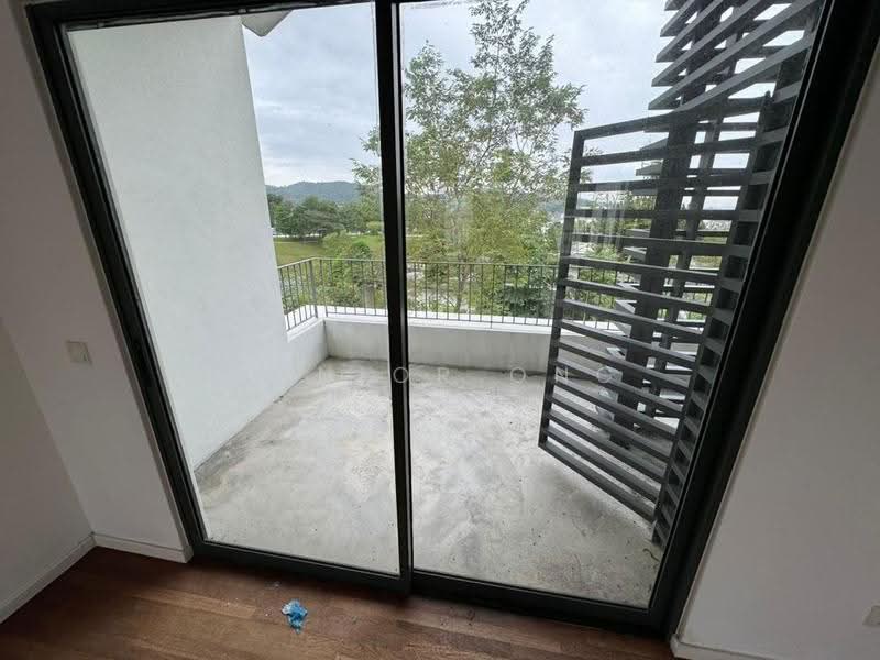 3-storey Terraced House for Sale in Tamansari (Rawang) - Junior Ong - Balcony - PropertyGuru.com.my