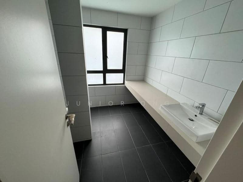 3-storey Terraced House for Sale in Tamansari (Rawang) - Junior Ong - Bathroom - PropertyGuru.com.my