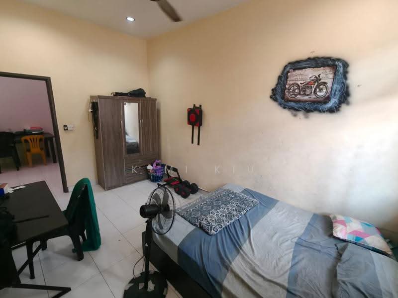 Rumah Teres 2-Tingkat untuk Dijual di Taman Lagenda Putra (Kulai) - Kimi Kiu - Bedroom - PropertyGuru.com.my