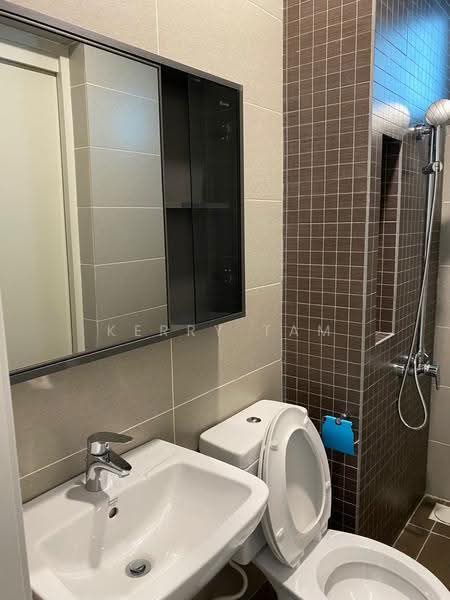 Kediaman Servis untuk Dijual di Pacific Star - Kerry Tam - Bathroom - PropertyGuru.com.my