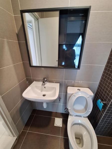 Kediaman Servis untuk Dijual di Pacific Star - Kerry Tam - Bathroom - PropertyGuru.com.my