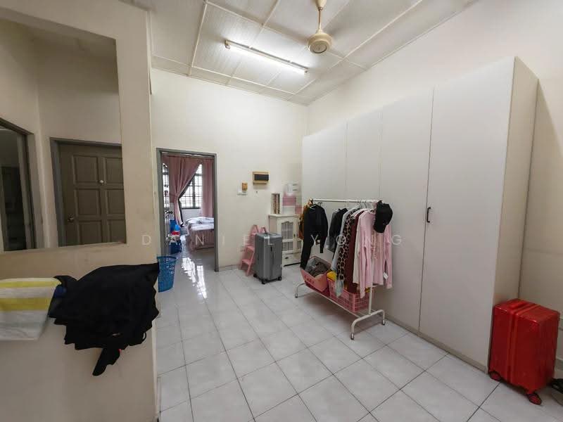 2-storey Terraced House for Sale in Taman Desa Cemerlang (Ulu Tiram) - Daniel Yong - Living Room - PropertyGuru.com.my