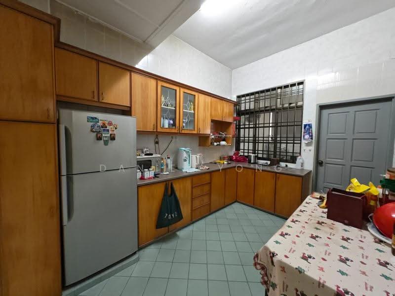 2-storey Terraced House for Sale in Taman Desa Cemerlang (Ulu Tiram) - Daniel Yong - Kitchen - PropertyGuru.com.my