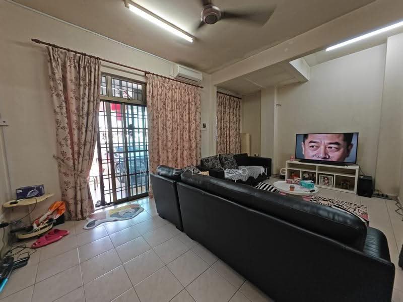 2-storey Terraced House for Sale in Taman Desa Cemerlang (Ulu Tiram) - Daniel Yong - Living Room - PropertyGuru.com.my