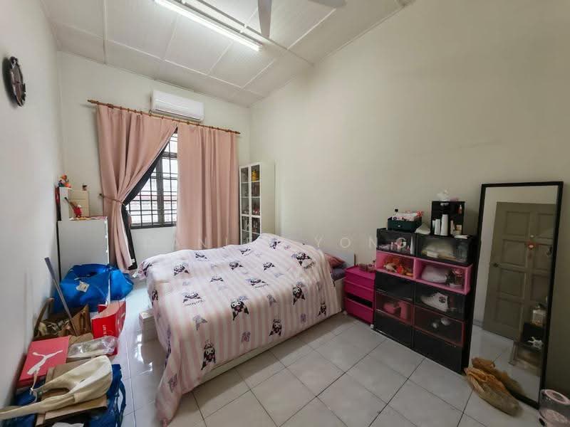 2-storey Terraced House for Sale in Taman Desa Cemerlang (Ulu Tiram) - Daniel Yong - Bedroom - PropertyGuru.com.my