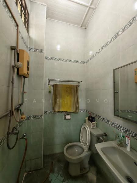 2-storey Terraced House for Sale in Taman Desa Cemerlang (Ulu Tiram) - Daniel Yong - Bathroom - PropertyGuru.com.my