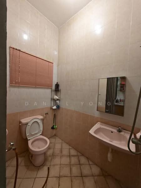 2-storey Terraced House for Sale in Taman Desa Cemerlang (Ulu Tiram) - Daniel Yong - Bathroom - PropertyGuru.com.my