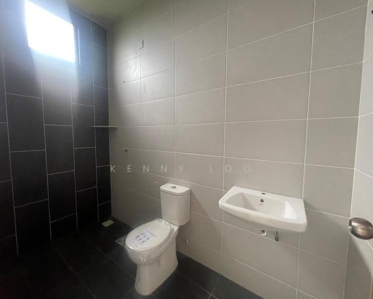 Semi-Detached House for Sale in Taman Bukit Setongkol Maju (Kuantan) - Kenny Loo - Bathroom - PropertyGuru.com.my