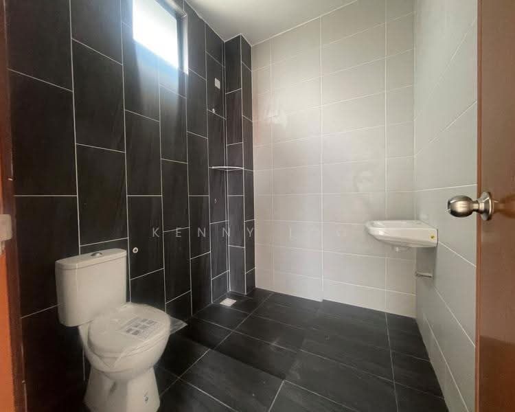 Semi-Detached House for Sale in Taman Bukit Setongkol Maju (Kuantan) - Kenny Loo - Bathroom - PropertyGuru.com.my