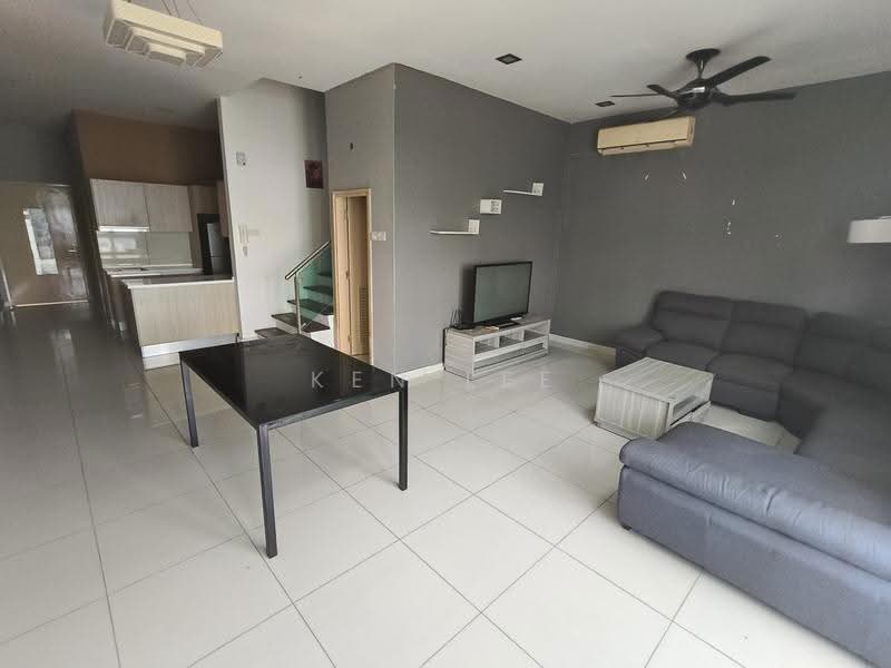 Kondominium untuk Dijual di Sri Putramas III / Royal Regent - Ken Lee - Living Room - PropertyGuru.com.my