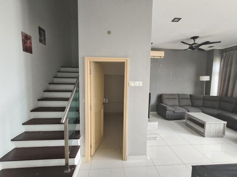 Kondominium untuk Dijual di Sri Putramas III / Royal Regent - Ken Lee - Living Room - PropertyGuru.com.my