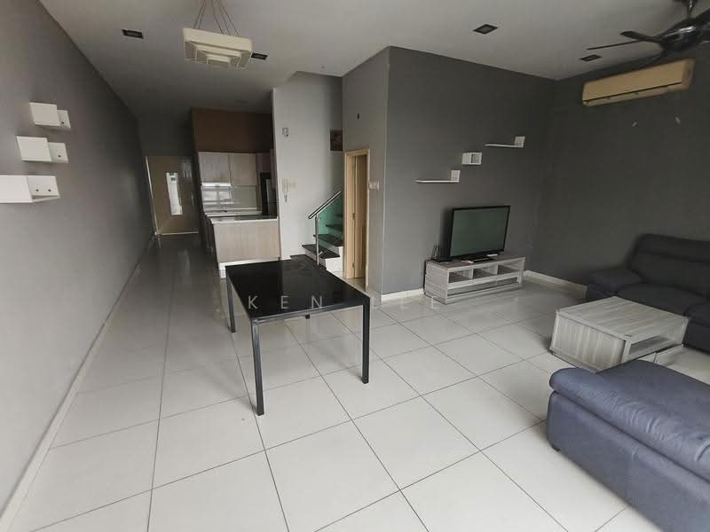 Kondominium untuk Dijual di Sri Putramas III / Royal Regent - Ken Lee - Living Room - PropertyGuru.com.my