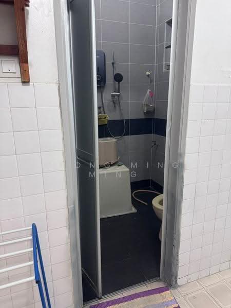 2-storey Terraced House for Sale in Rasah Jaya (Rasah) - Chong Ming Ming - Bathroom - PropertyGuru.com.my