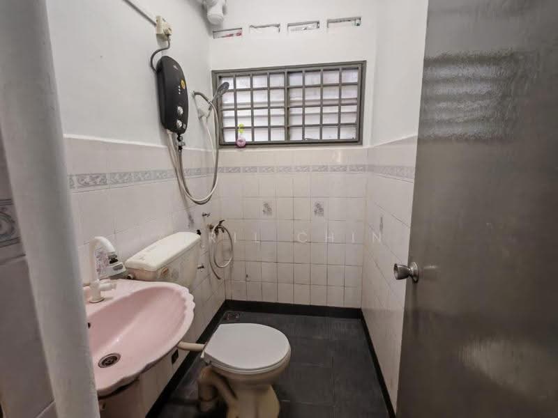 Condominium for Rent at Selesa Puteri Condominium - April Chin - Bathroom - PropertyGuru.com.my