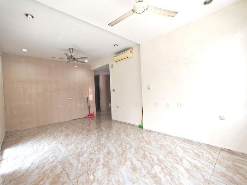 Rumah Berkembar untuk Dijual di Happy Garden (Kuchai Lama) - Aimi Mahirah - Living Room - PropertyGuru.com.my