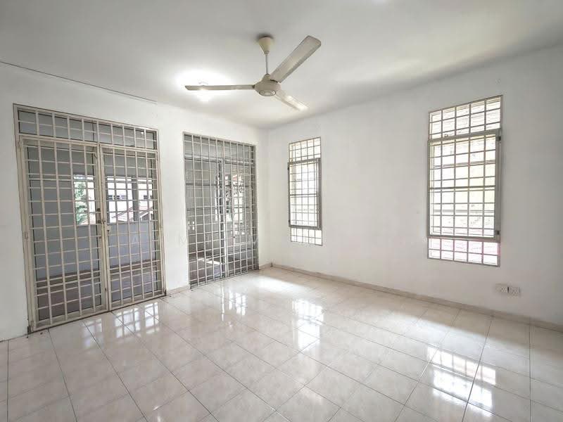Rumah Berkembar untuk Dijual di Happy Garden (Kuchai Lama) - Aimi Mahirah - Living Room - PropertyGuru.com.my