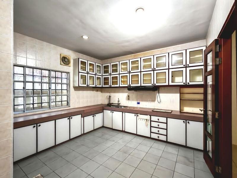 Rumah Berkembar untuk Dijual di Happy Garden (Kuchai Lama) - Aimi Mahirah - Kitchen - PropertyGuru.com.my