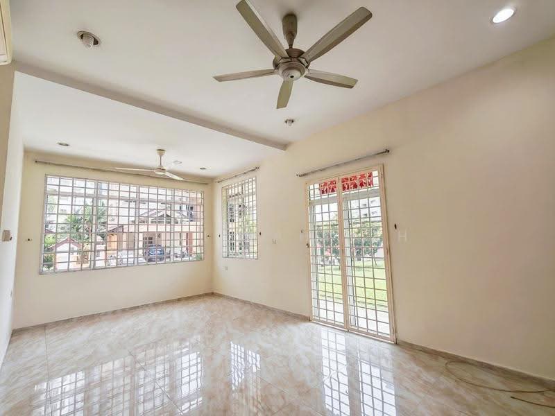 Rumah Berkembar untuk Dijual di Happy Garden (Kuchai Lama) - Aimi Mahirah - Living Room - PropertyGuru.com.my
