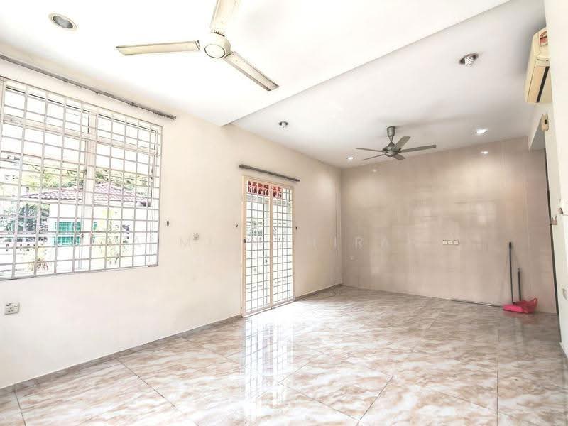 Rumah Berkembar untuk Dijual di Happy Garden (Kuchai Lama) - Aimi Mahirah - Living Room - PropertyGuru.com.my