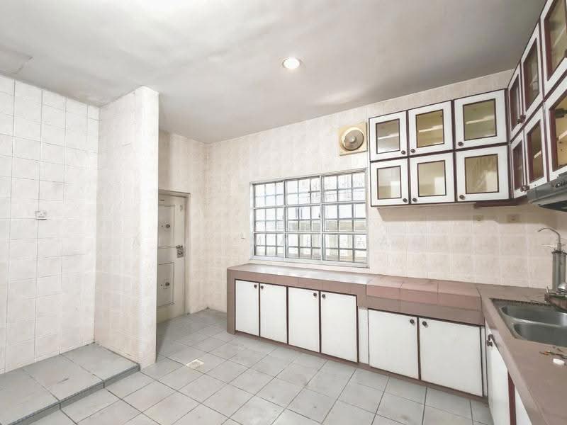 Rumah Berkembar untuk Dijual di Happy Garden (Kuchai Lama) - Aimi Mahirah - Kitchen - PropertyGuru.com.my