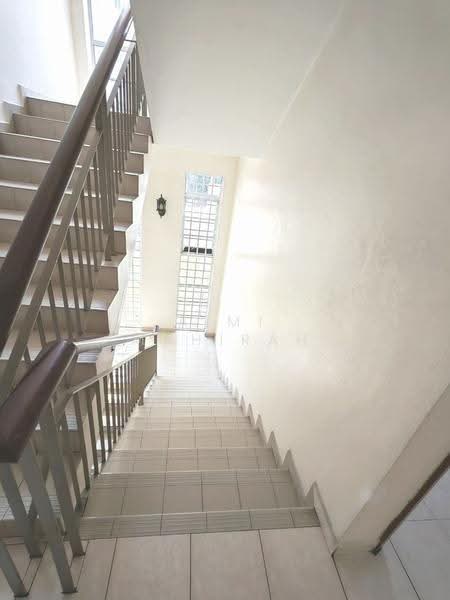 Rumah Berkembar untuk Dijual di Happy Garden (Kuchai Lama) - Aimi Mahirah - Corridor - PropertyGuru.com.my