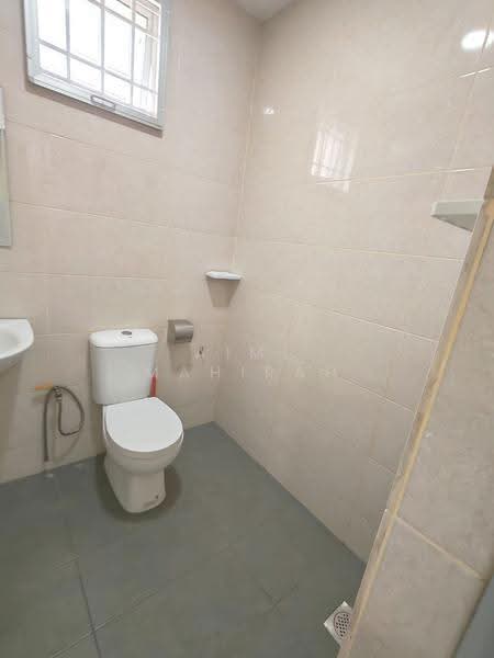 Rumah Berkembar untuk Dijual di Happy Garden (Kuchai Lama) - Aimi Mahirah - Bathroom - PropertyGuru.com.my