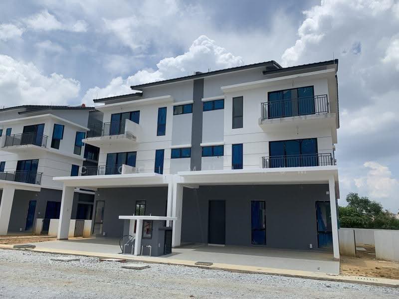 Semi-Detached House for Sale in Kwasa Damansara (Sungai Buloh) - Chooi Mun Kum - Exterior - PropertyGuru.com.my