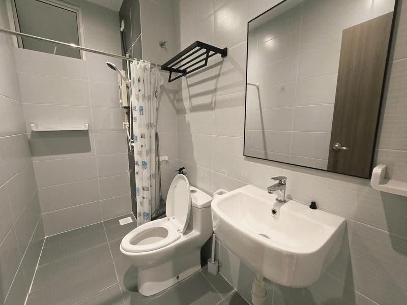 Kediaman Servis untuk Dijual di Novo 8 Residence - YM Chong - Bathroom - PropertyGuru.com.my